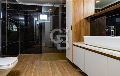 AKÇAY KORDON'DA PANORAMİK DENİZ MANZARALI  ÖZEL TASARIM GENİŞ 1+1 DAİRE