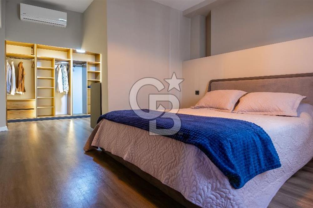 AKÇAY KORDON'DA PANORAMİK DENİZ MANZARALI  ÖZEL TASARIM GENİŞ 1+1 DAİRE