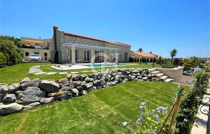 ÇEŞME JARDIN EDEN SİTESİNDE SATILIK 3+1 HAVUZLU LÜKS VİLLA
