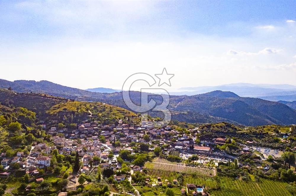Şirince'ye 500 M Mesafede 9658 m2 Yapı İzinli Satılık Tarla