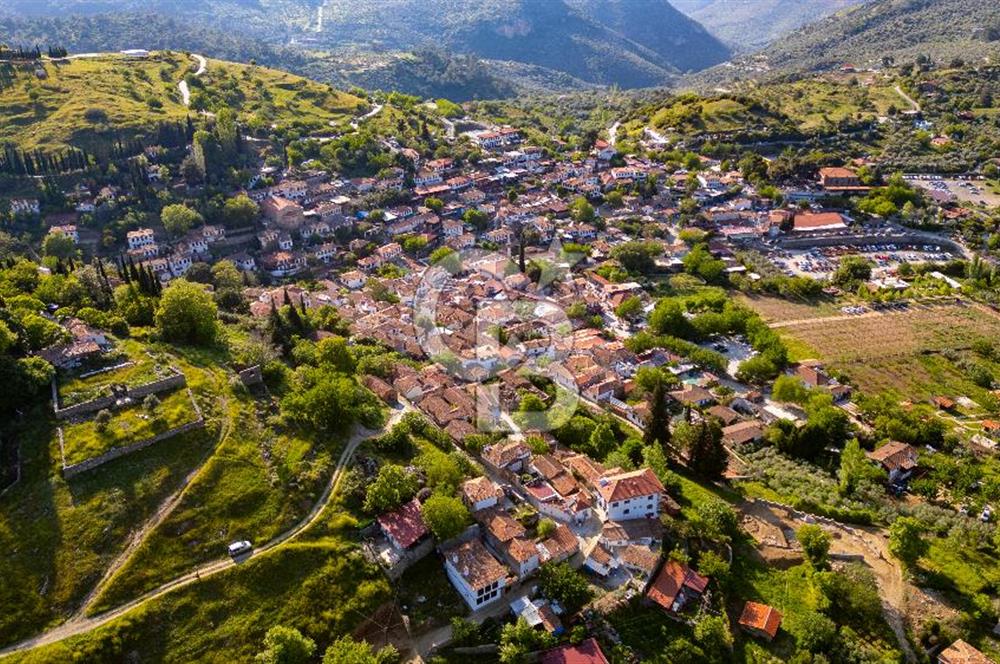 Şirince'ye 500 M Mesafede 9658 m2 Yapı İzinli Satılık Tarla