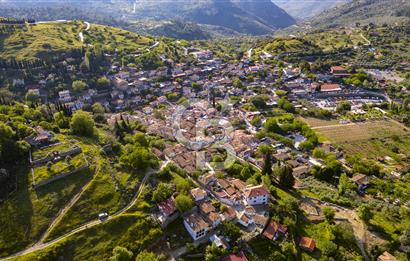 Şirince'ye 500 M Mesafede 9658 m2 Yapı İzinli Satılık Tarla