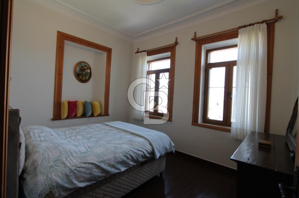 Urla İskelede Eşsiz Konumda Kiralık 2+1 Villa
