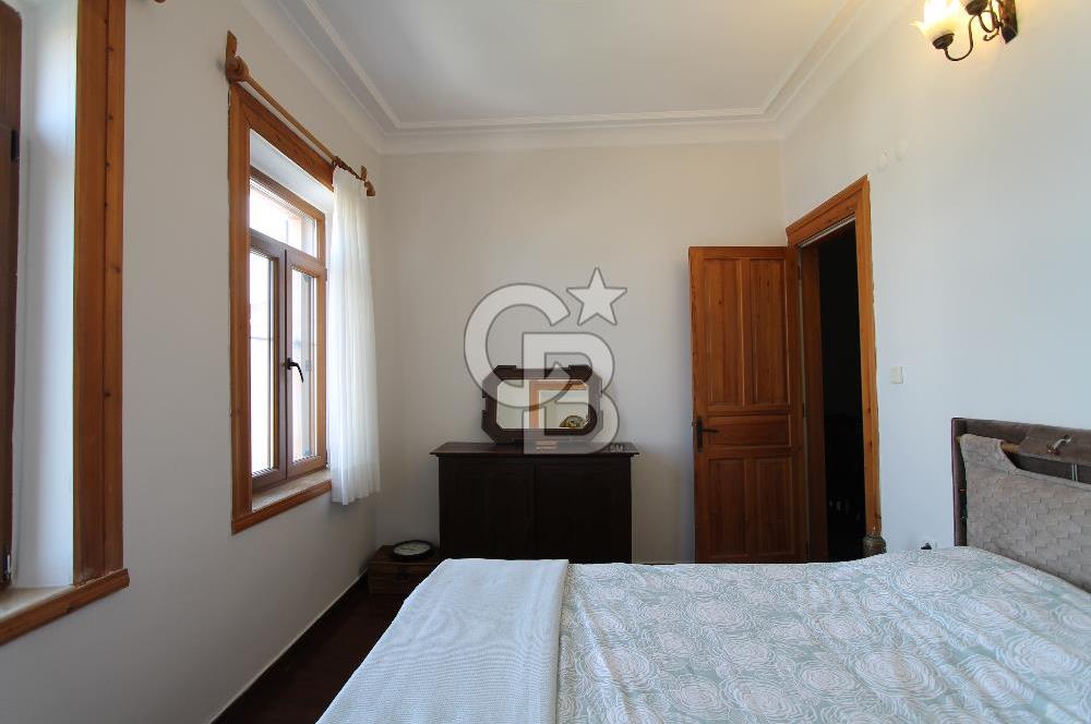 Urla İskelede Eşsiz Konumda Kiralık 2+1 Villa