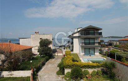 Urla İskelede Eşsiz Konumda Kiralık 2+1 Villa