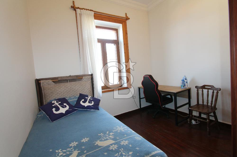 Urla İskelede Eşsiz Konumda Kiralık 2+1 Villa