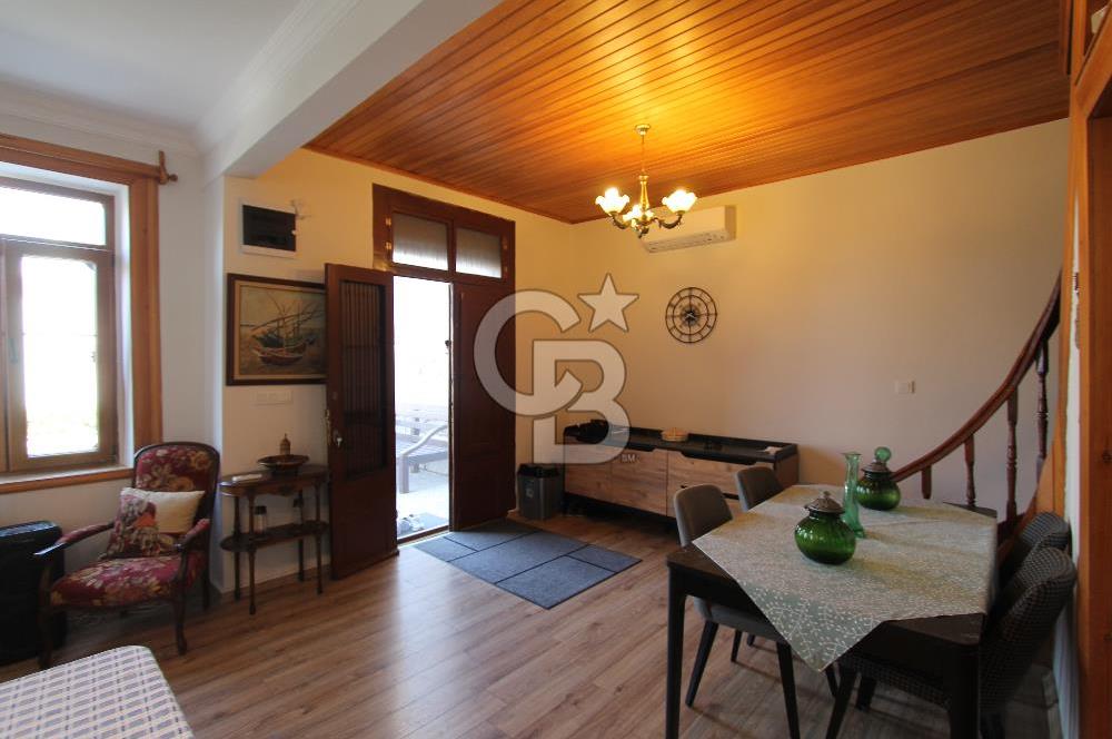Urla İskelede Eşsiz Konumda Kiralık 2+1 Villa
