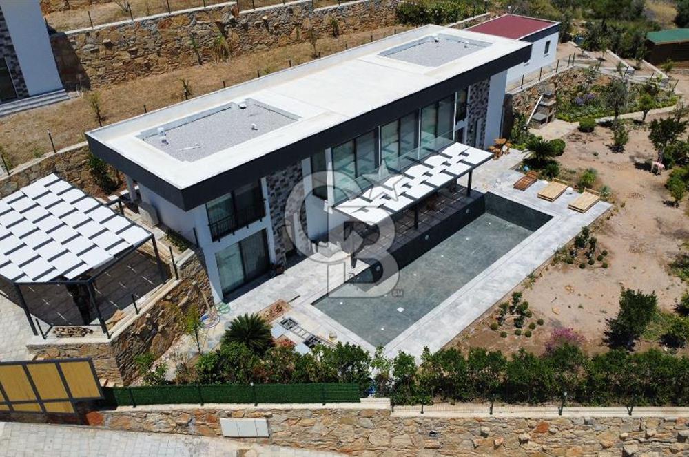 BODRUM KIZILAĞAÇ'TA HAVUZLU 1.200 M2 BAHÇELİ SATILIK VİLLA