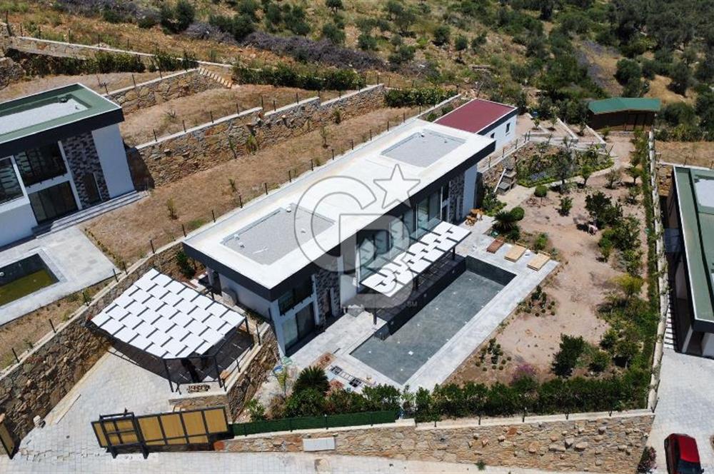 BODRUM KIZILAĞAÇ'TA HAVUZLU 1.200 M2 BAHÇELİ SATILIK VİLLA