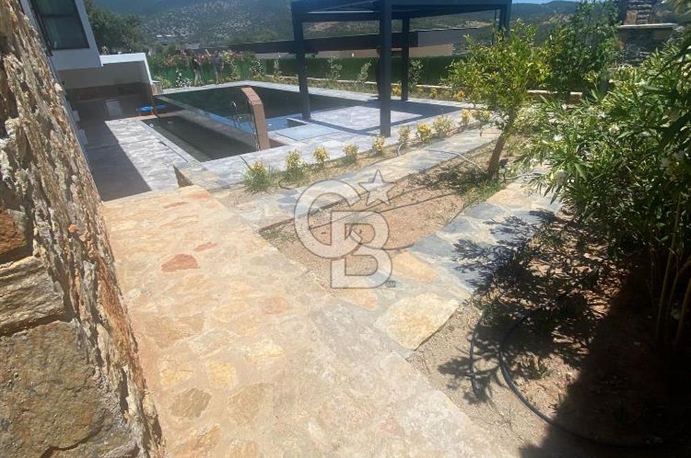 BODRUM KIZILAĞAÇ'TA HAVUZLU 1.200 M2 BAHÇELİ SATILIK VİLLA
