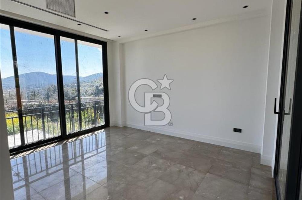 BODRUM KIZILAĞAÇ'TA HAVUZLU 1.200 M2 BAHÇELİ SATILIK VİLLA