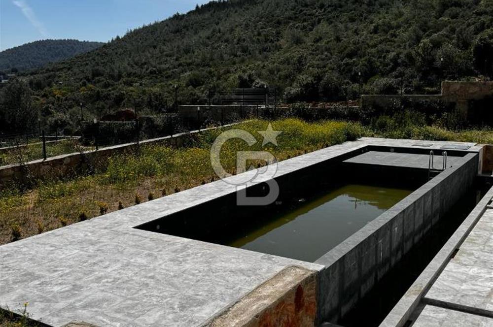 BODRUM KIZILAĞAÇ'TA HAVUZLU 1.200 M2 BAHÇELİ SATILIK VİLLA