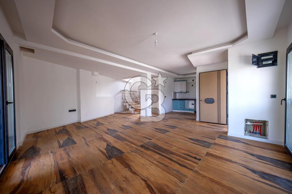 URLA İSKELE MAH. SATILIK 4+1 TRİPLEKS VİLLA