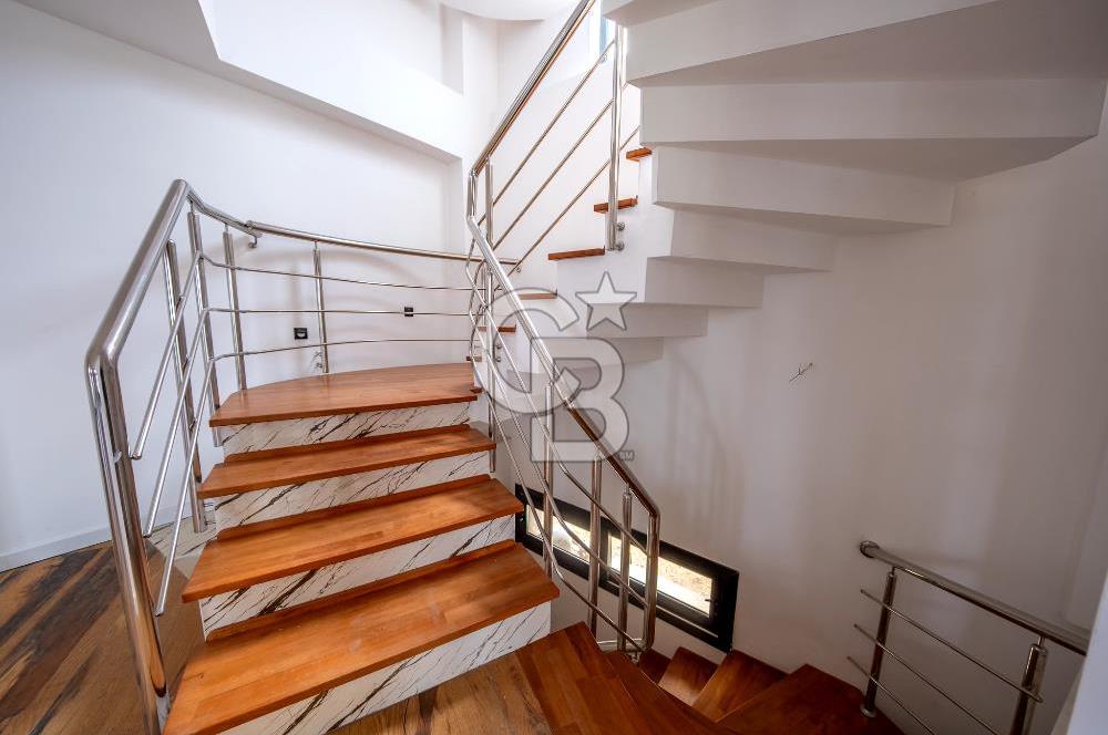 URLA İSKELE MAH. SATILIK 4+1 TRİPLEKS VİLLA