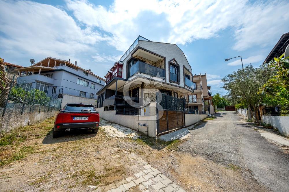URLA İSKELE MAH. SATILIK 4+1 TRİPLEKS VİLLA