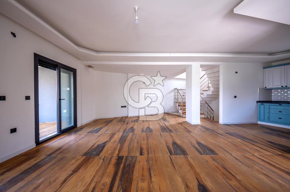URLA İSKELE MAH. SATILIK 4+1 TRİPLEKS VİLLA