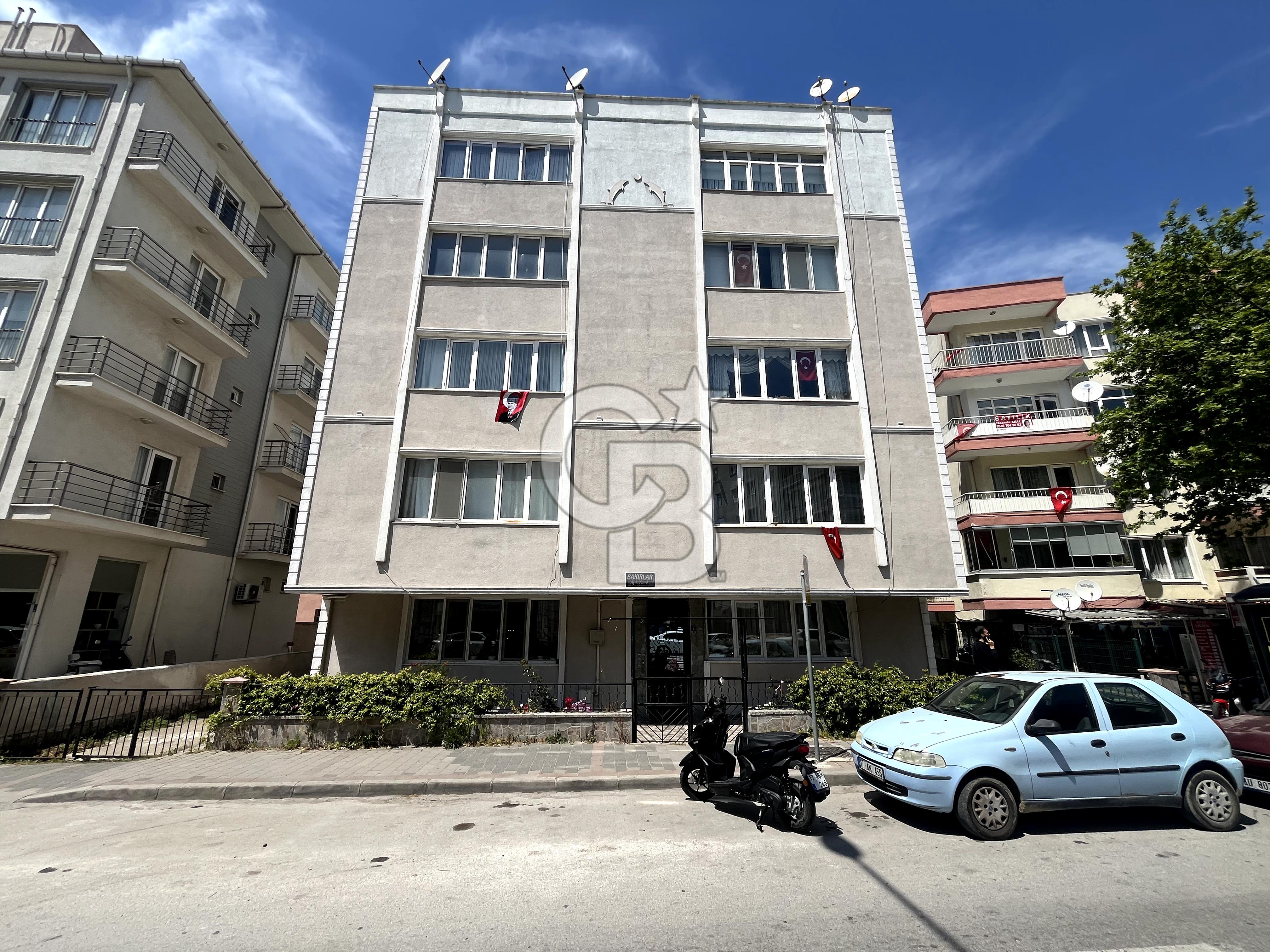 ÇANAKKALE CEVATPAŞADA CADDE ÜZERİ ARAKAT GENİŞ SATILIK 3+1