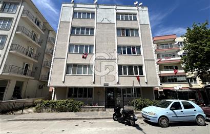 ÇANAKKALE CEVATPAŞADA CADDE ÜZERİ ARAKAT GENİŞ SATILIK 3+1