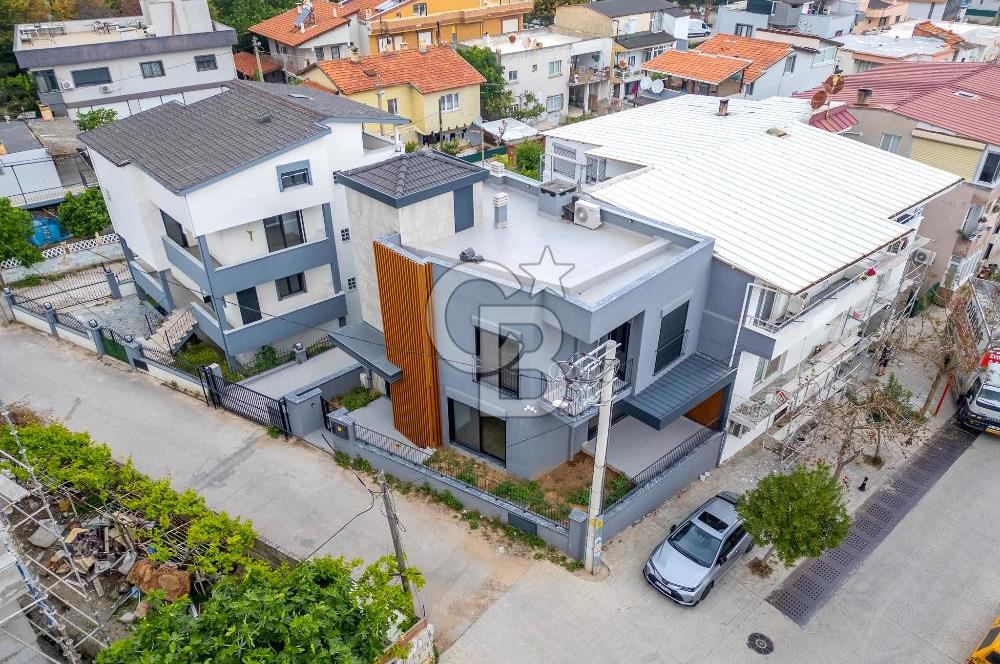 URLA ZEYTİNALANI'NDA SATILIK 3+2 TRİPLEKS VİLLA