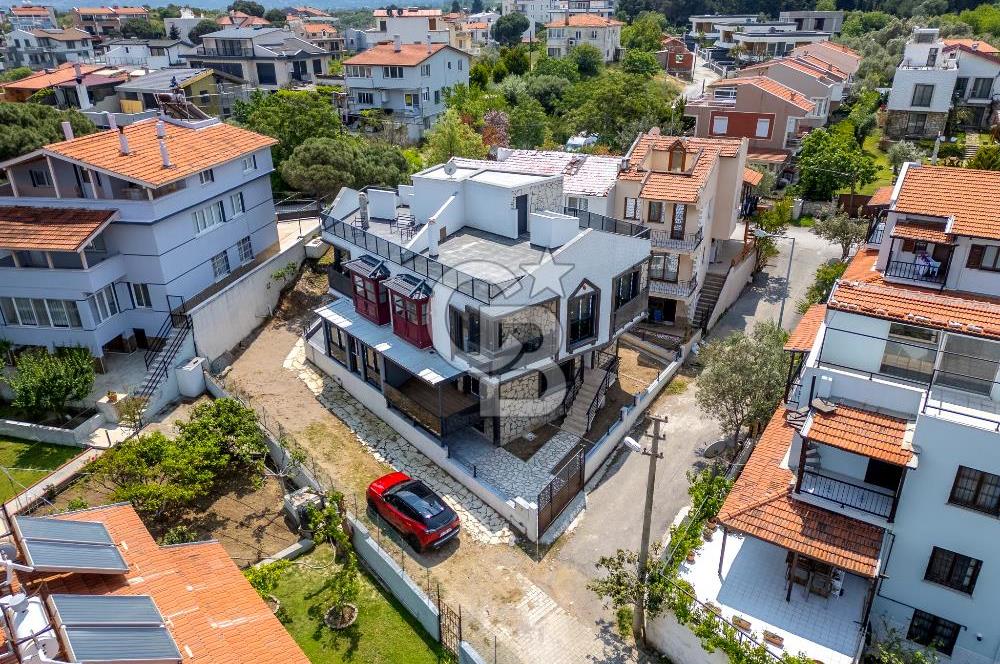 URLA İSKELE MAH. SATILIK 4+1 TRİPLEKS VİLLA