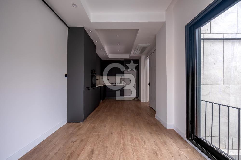 URLA ZEYTİNALANI'NDA SATILIK 3+2 TRİPLEKS VİLLA