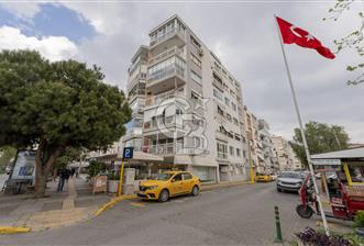 Girne Caddesi Üzerinde Sahile Yakın Satılık 4+1 Daire