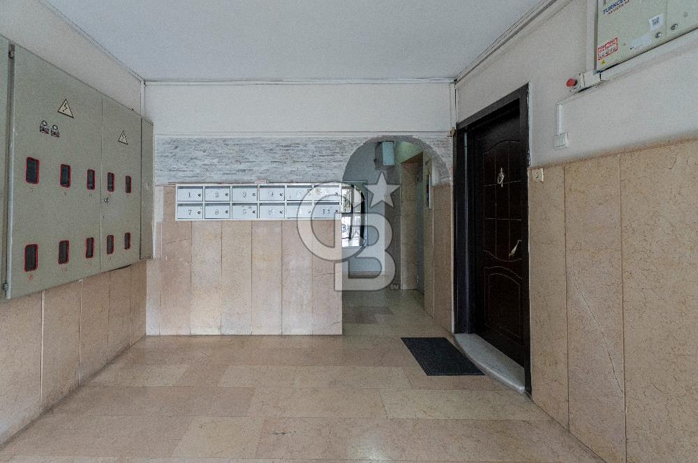 Girne Caddesi Üzerinde Sahile Yakın Satılık 4+1 Daire