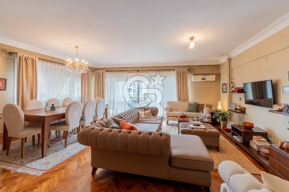 Girne Caddesi Üzerinde Sahile Yakın Satılık 4+1 Daire