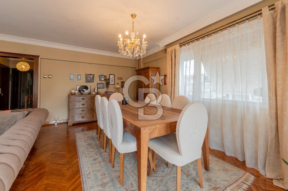 Girne Caddesi Üzerinde Sahile Yakın Satılık 4+1 Daire