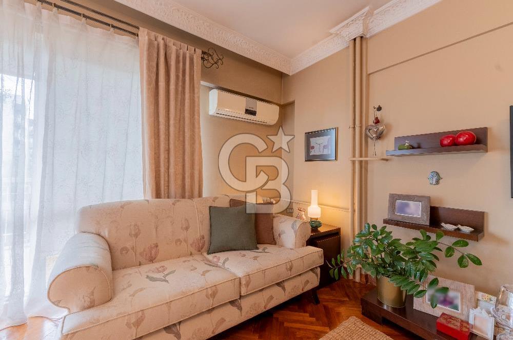 Girne Caddesi Üzerinde Sahile Yakın Satılık 4+1 Daire