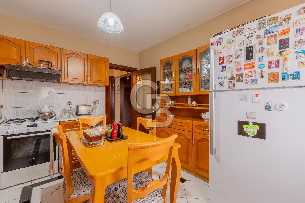 Girne Caddesi Üzerinde Sahile Yakın Satılık 4+1 Daire
