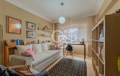 Girne Caddesi Üzerinde Sahile Yakın Satılık 4+1 Daire