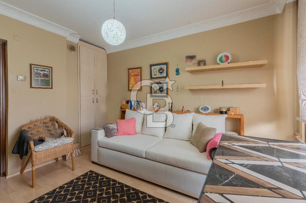 Girne Caddesi Üzerinde Sahile Yakın Satılık 4+1 Daire