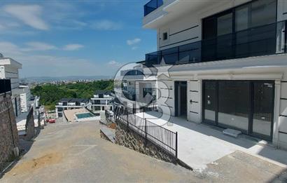 BAŞİSKELE YUVACIK YAKACIKTA SİTE İÇİ 5+2 SATILIK TRİPLEX VİLLA