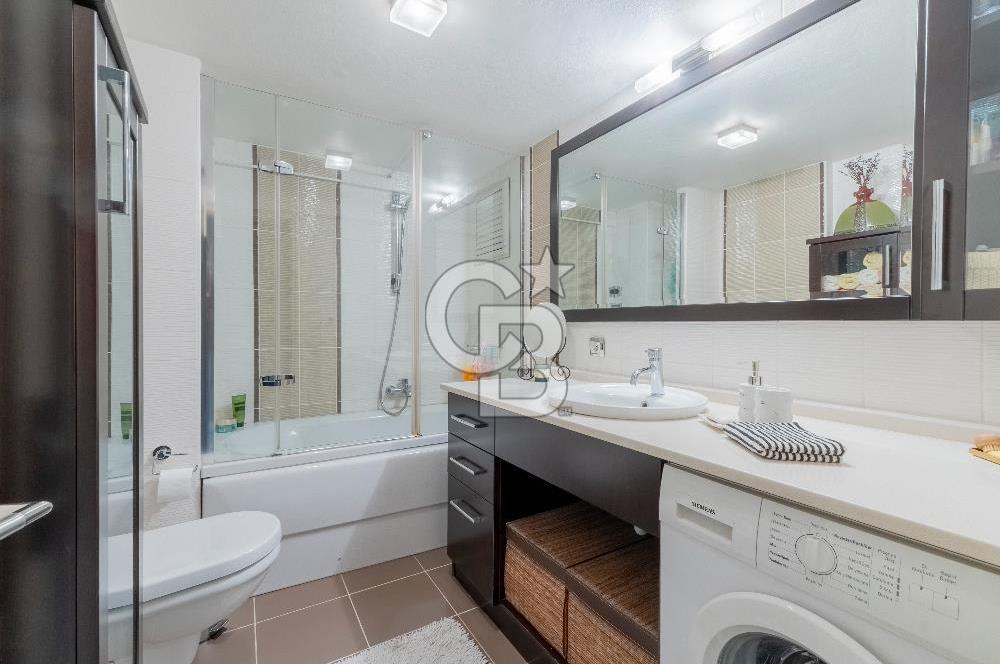Girne Caddesi Üzerinde Sahile Yakın Satılık 4+1 Daire