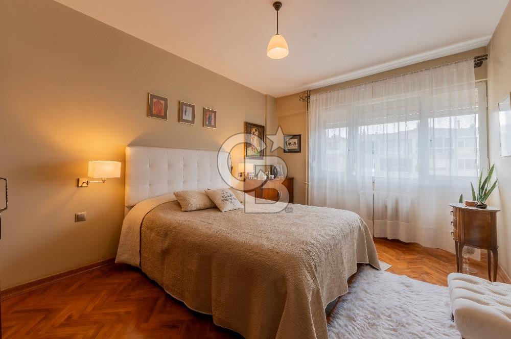 Girne Caddesi Üzerinde Sahile Yakın Satılık 4+1 Daire