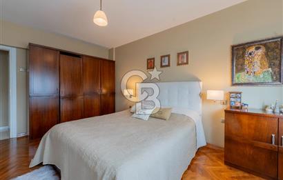 Girne Caddesi Üzerinde Sahile Yakın Satılık 4+1 Daire