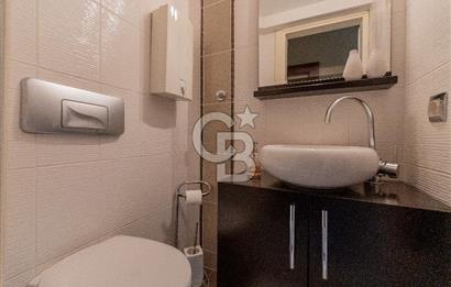 Girne Caddesi Üzerinde Sahile Yakın Satılık 4+1 Daire