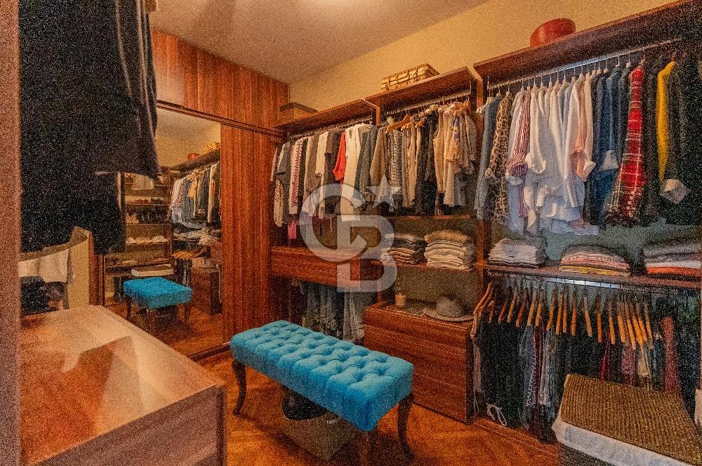 Girne Caddesi Üzerinde Sahile Yakın Satılık 4+1 Daire