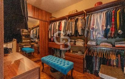 Girne Caddesi Üzerinde Sahile Yakın Satılık 4+1 Daire