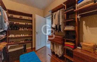 Girne Caddesi Üzerinde Sahile Yakın Satılık 4+1 Daire