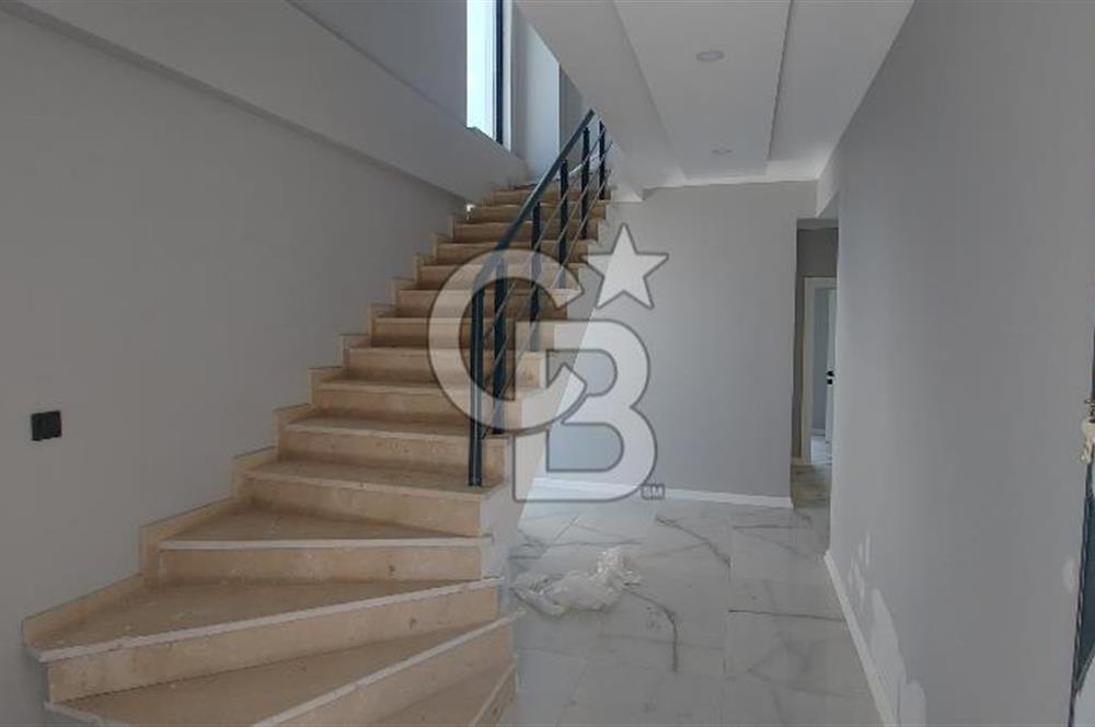 BAŞİSKELE YUVACIK YAKACIKTA SİTE İÇİ 5+2 SATILIK TRİPLEX VİLLA