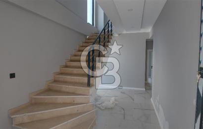 BAŞİSKELE YUVACIK YAKACIKTA SİTE İÇİ 5+2 SATILIK TRİPLEX VİLLA