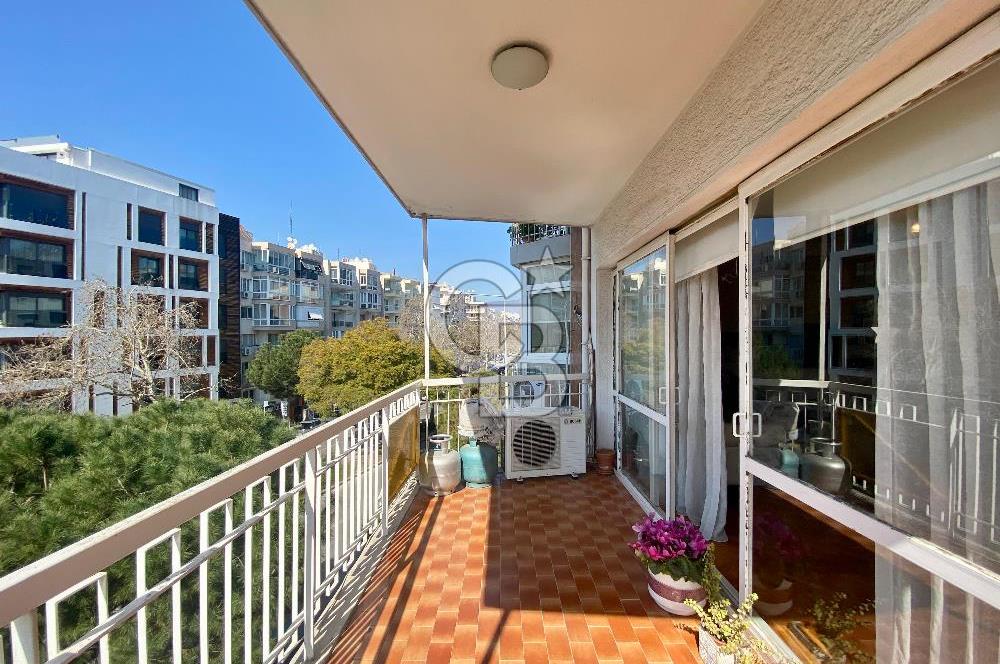 Girne Caddesi Üzerinde Sahile Yakın Satılık 4+1 Daire