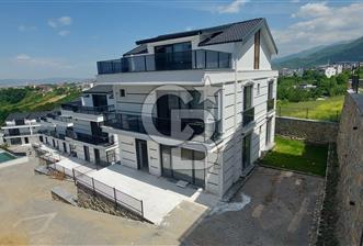 BAŞİSKELE YUVACIK YAKACIKTA SİTE İÇİ 5+2 SATILIK TRİPLEX VİLLA