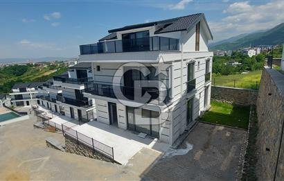 BAŞİSKELE YUVACIK YAKACIKTA SİTE İÇİ 5+2 SATILIK TRİPLEX VİLLA