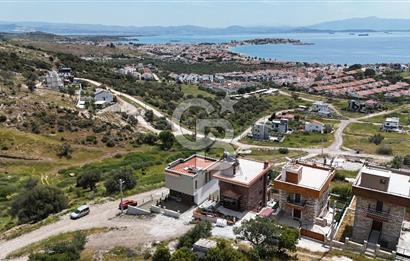 Çandarlı’da Satılık Havuzlu Asansorlu Villa