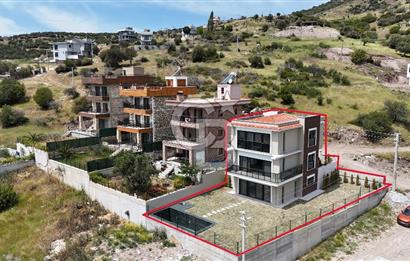 Çandarlı’da Satılık Havuzlu Asansorlu Villa