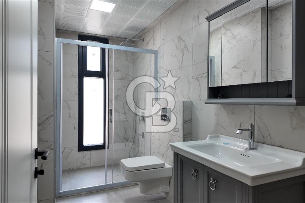 Çandarlı’da Satılık Havuzlu Asansorlu Villa