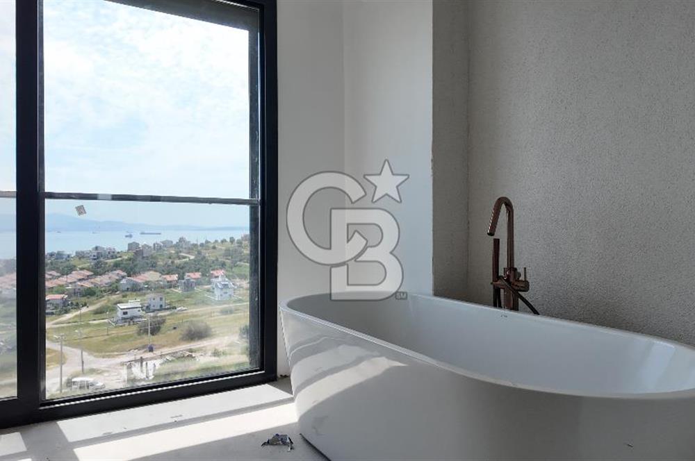 Çandarlı’da Satılık Havuzlu Asansorlu Villa